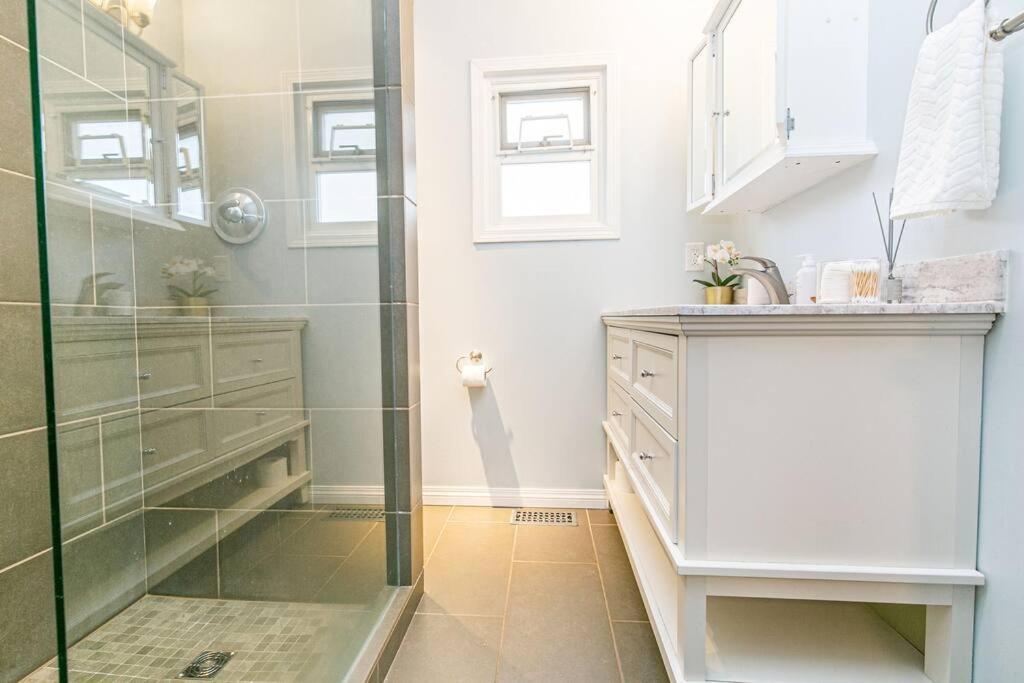 Sunrise Escape - Close To The Beach! Victoria Exterior foto